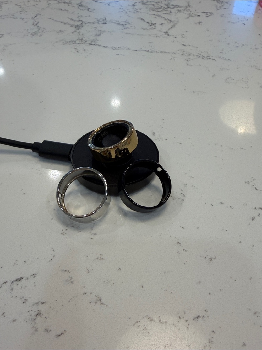 Oura Gold Gen 3 w/Charger Size 8 Interchangeable Gold, Silver, Black covers